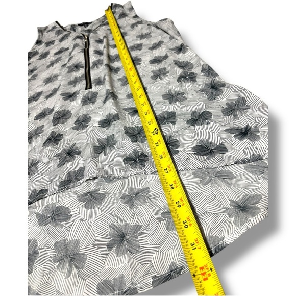 Premise Blue/Gray Floral Geometric Print High-Low 1/2 Silver Zip Front Blouse - Picture 13 of 16